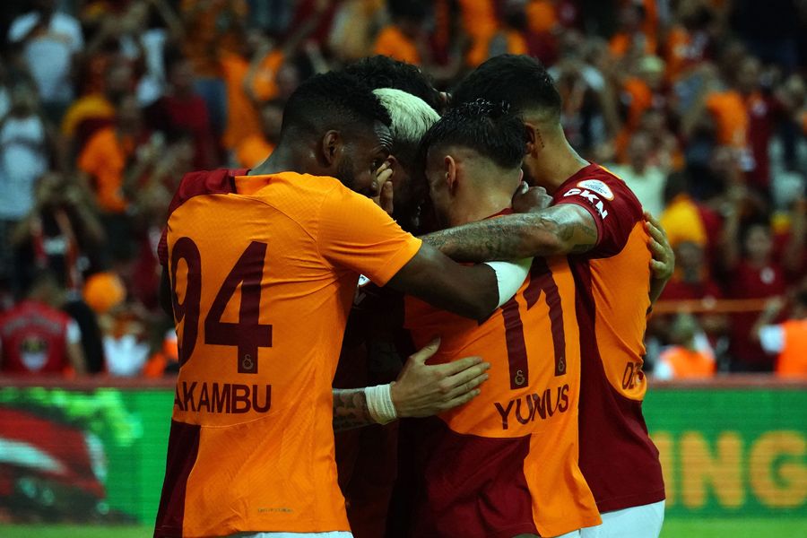 Montella'dan Dursun Özbek'e 10 milyon euro'luk kıyak! Galatasaray'dan Leicester City'e transfer oldu 19