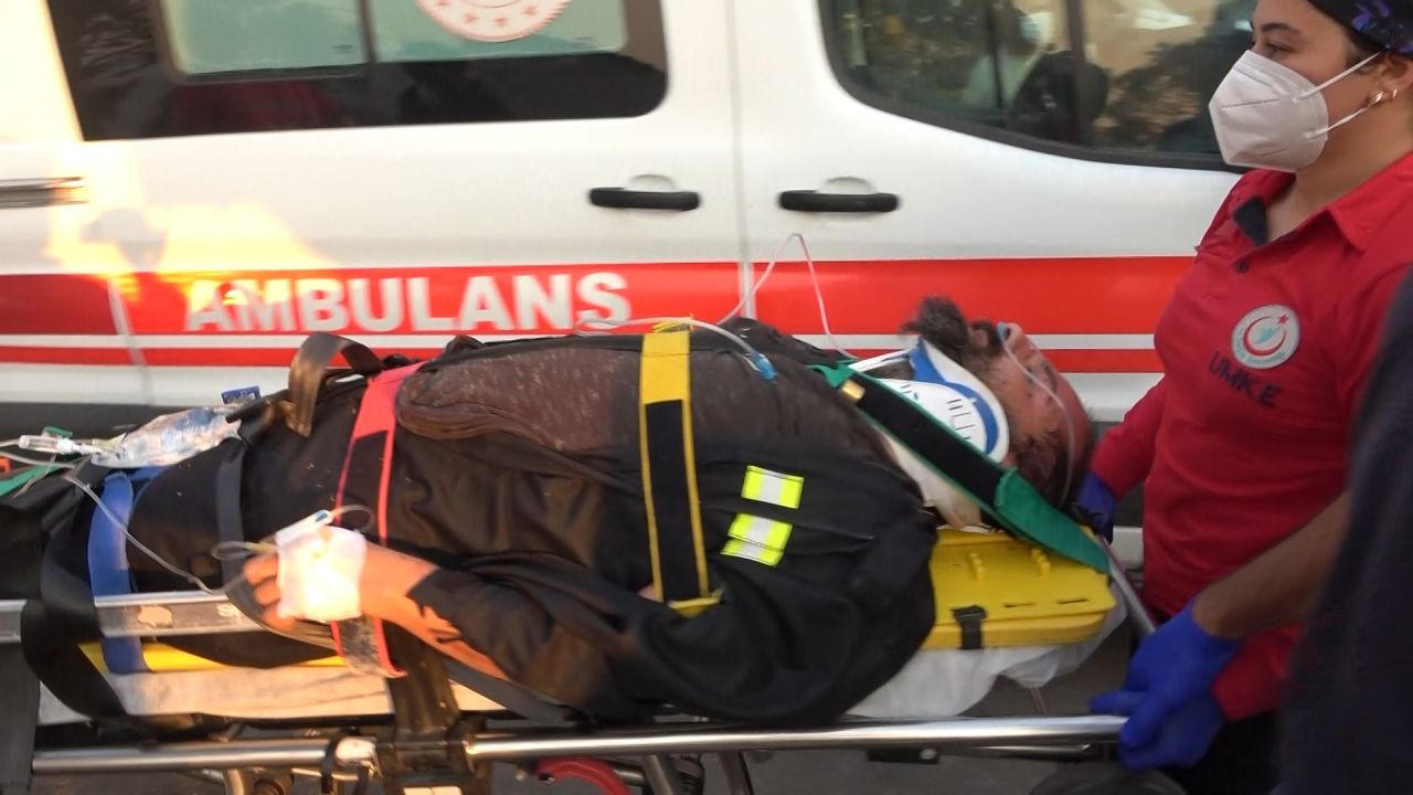 Çanakkale'de orman yangını! Alevlere müdahale eden görevlinin üzerine ağaç devrildi 5