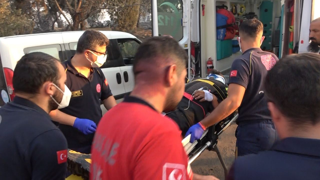 Çanakkale'de orman yangını! Alevlere müdahale eden görevlinin üzerine ağaç devrildi 6