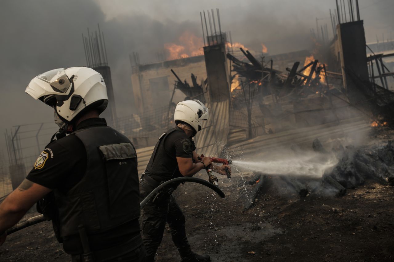 Yunanistan’daki yangın ülkeyi cehenneme çevirdi! Facia uydudan görüntülendi 4