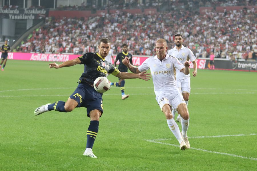 Önce İsmail Kartal ardından Ali Koç'a transfer operasyonu! Yıldız futbolcu gizli gizli Atina'ya gitmiş 11