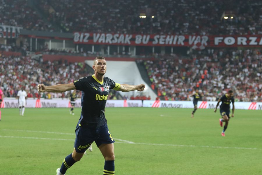 Önce İsmail Kartal ardından Ali Koç'a transfer operasyonu! Yıldız futbolcu gizli gizli Atina'ya gitmiş 6