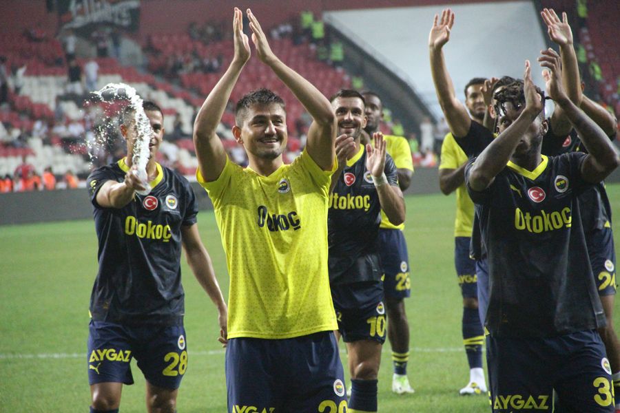 Önce İsmail Kartal ardından Ali Koç'a transfer operasyonu! Yıldız futbolcu gizli gizli Atina'ya gitmiş 9