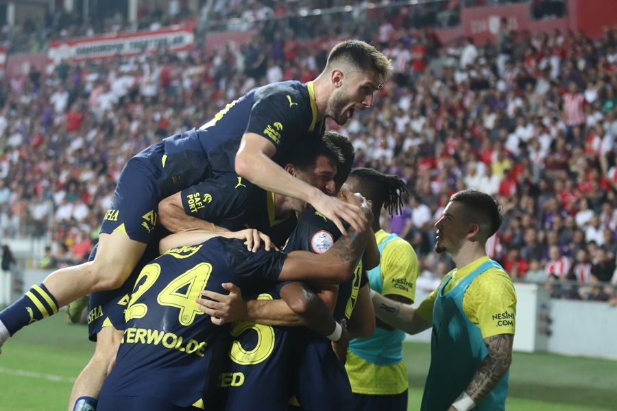 Fenerbahçe'de art arda ayrılıklar... Altay Bayındır'dan sonra iki yıldız da Samandıra'dan ayrılıyor 8