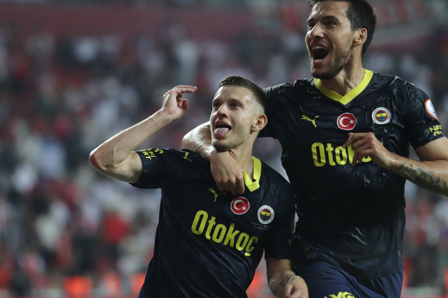 Fenerbahçe'de art arda ayrılıklar... Altay Bayındır'dan sonra iki yıldız da Samandıra'dan ayrılıyor 13