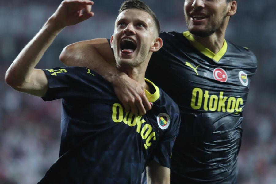 Fenerbahçe'de art arda ayrılıklar... Altay Bayındır'dan sonra iki yıldız da Samandıra'dan ayrılıyor 14