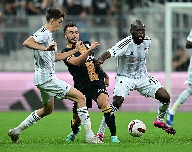 Merih Demiral Şenol Güneş'in stoper kangrenini çözdü! 5 milyon euro'ya... 7