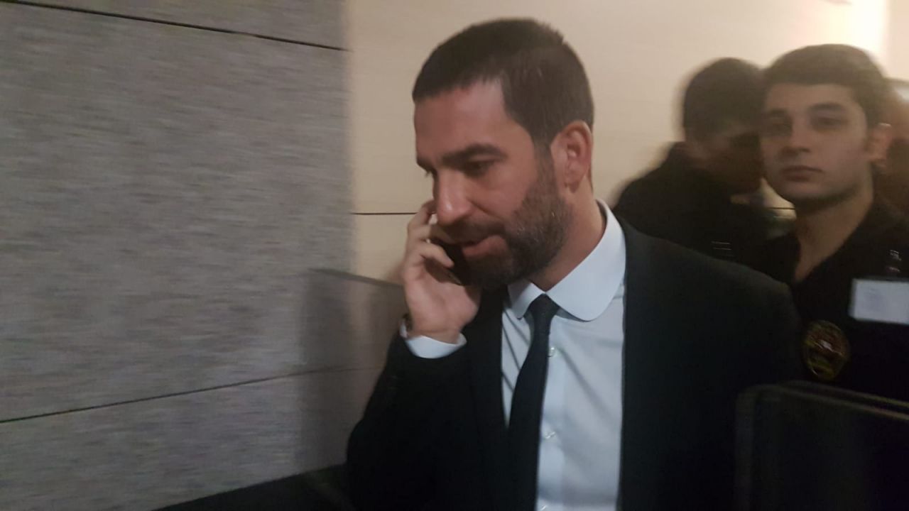Arda Turan'dan Okan Buruk ve Erden Timur'a 8 numara hediyesi! Sanchez'de başarılı olamadı ama bunda olacak 12