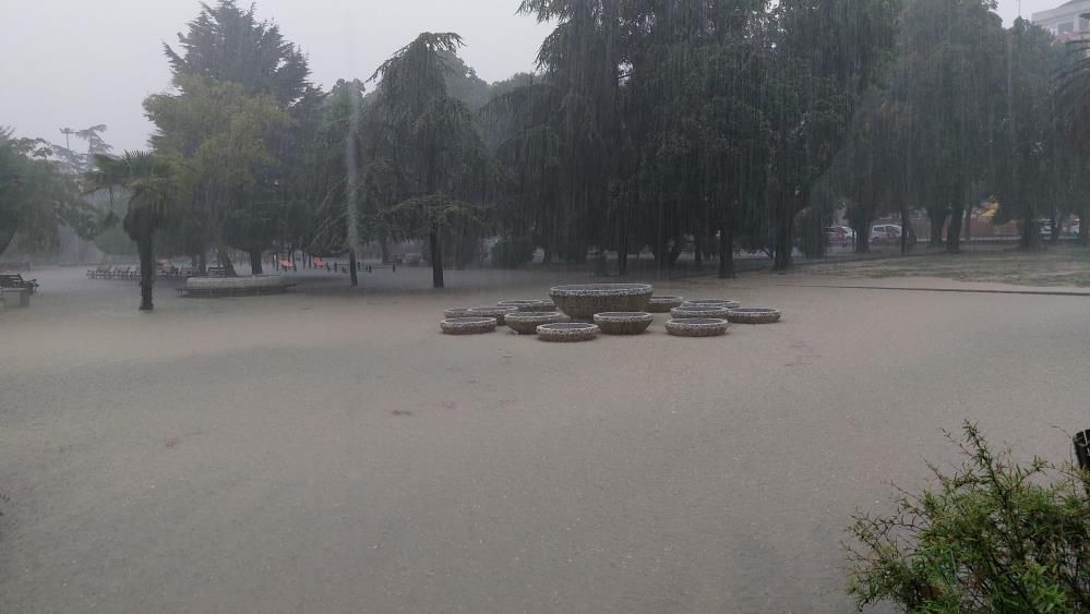 Samsun'da sağanak sele neden oldu! Caddeler göle döndü, ev ve iş yerlerini su bastı! 4