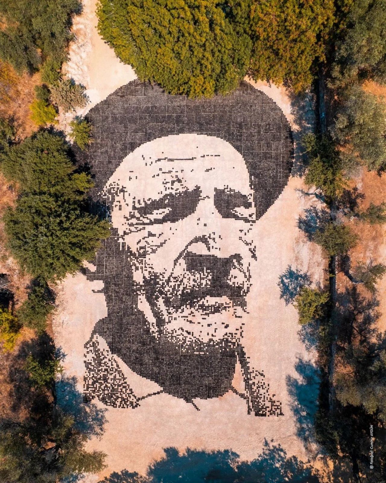 Aşık Veysel vefatının 50. yılında topraktan yapılan portresiyle anıldı 6