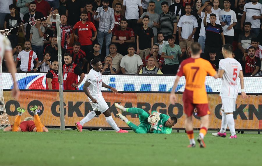 Okan Buruk'a Zaha & Ziyech depremi! Ne Kopenhag maçında oynayacaklar ne Beşiktaş derbisinde 5