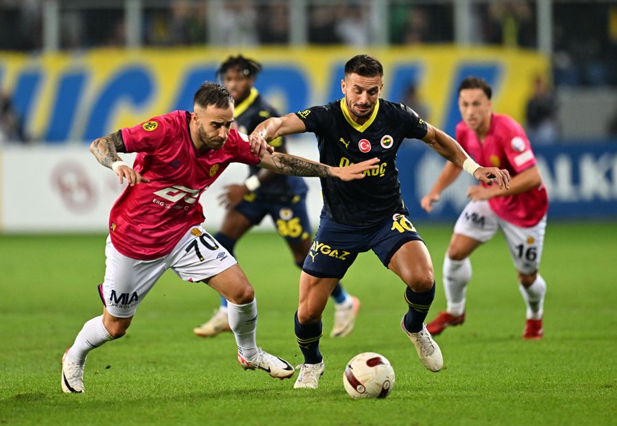 Ryan Kent İsmail Kartal'ın üstüne yürüyüp Tadic'i yumrukladı 2