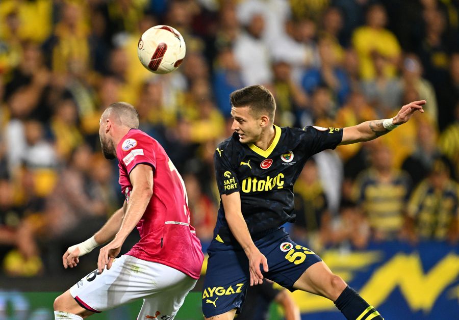Ryan Kent İsmail Kartal'ın üstüne yürüyüp Tadic'i yumrukladı 5