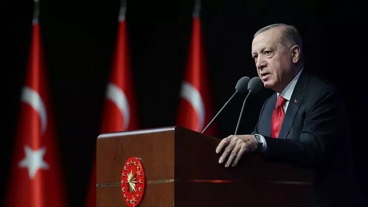 Kabine bugün yoğun gündemle toplanıyor! Soçi zirvesi, ekonomide Orta Vadeli Program, gençlere vergisiz telefon... 3