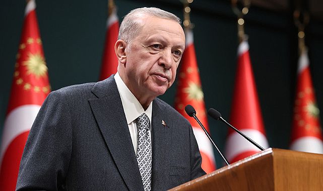 Kabine bugün yoğun gündemle toplanıyor! Soçi zirvesi, ekonomide Orta Vadeli Program, gençlere vergisiz telefon... 2
