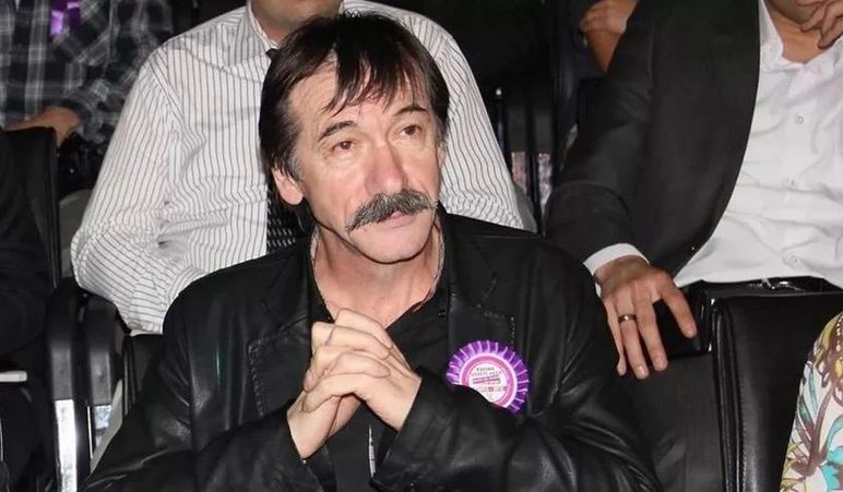 Usta oyuncu Mustafa Uzunyılmaz sevenlerini korkuttu! Yolda yürürken fenalaşıp... 2