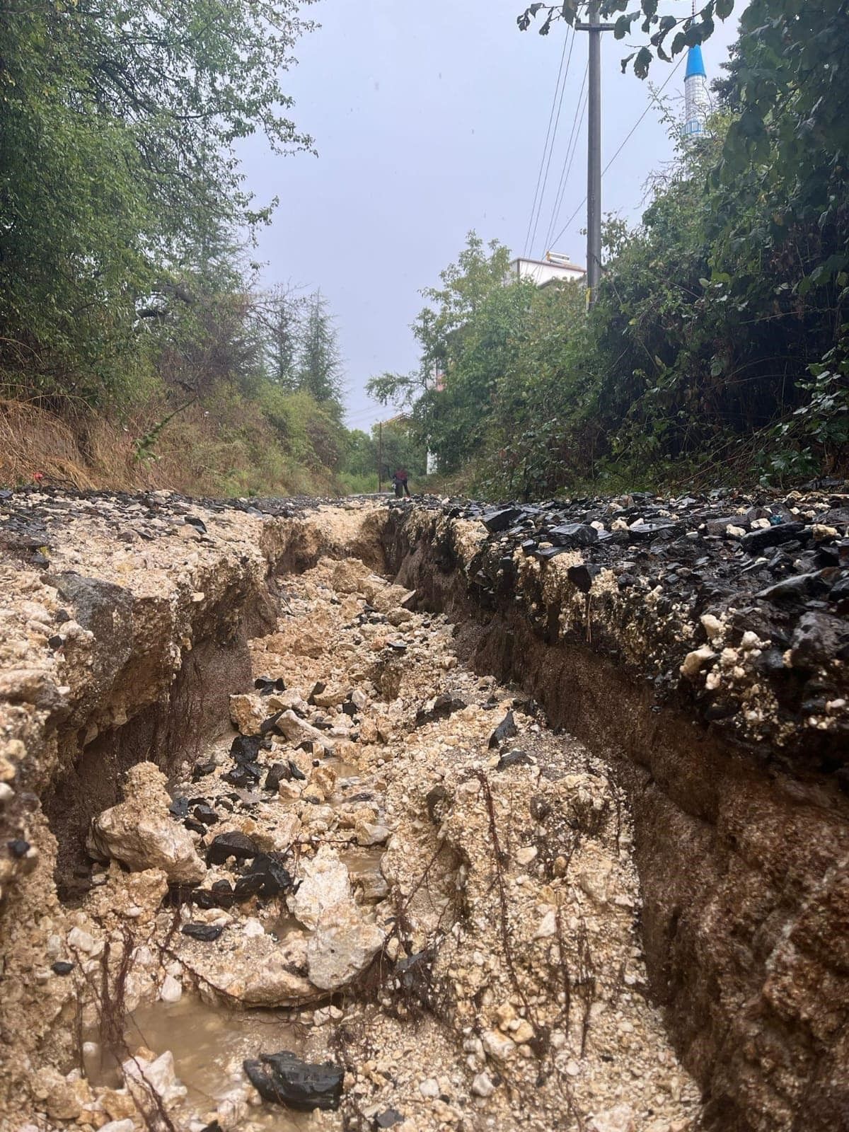 Kırklareli'nde sel nedeniyle yollar kapandı! Acı haber geldi: 2 ölü ve kayıplar var! 4