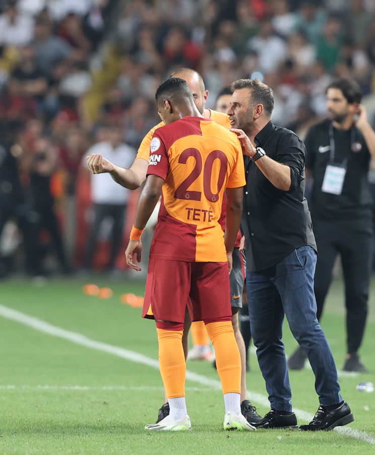 Okan Buruk 'yılın transfer çalımını' Şampiyonlar Ligi kadrosuna dahil etmedi buna en çok Ahmet Nur Çebi sevindi! 17