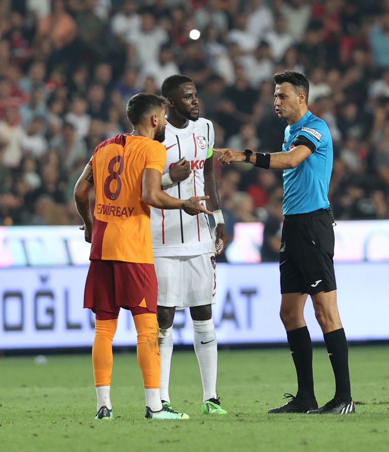 Okan Buruk 'yılın transfer çalımını' Şampiyonlar Ligi kadrosuna dahil etmedi buna en çok Ahmet Nur Çebi sevindi! 15