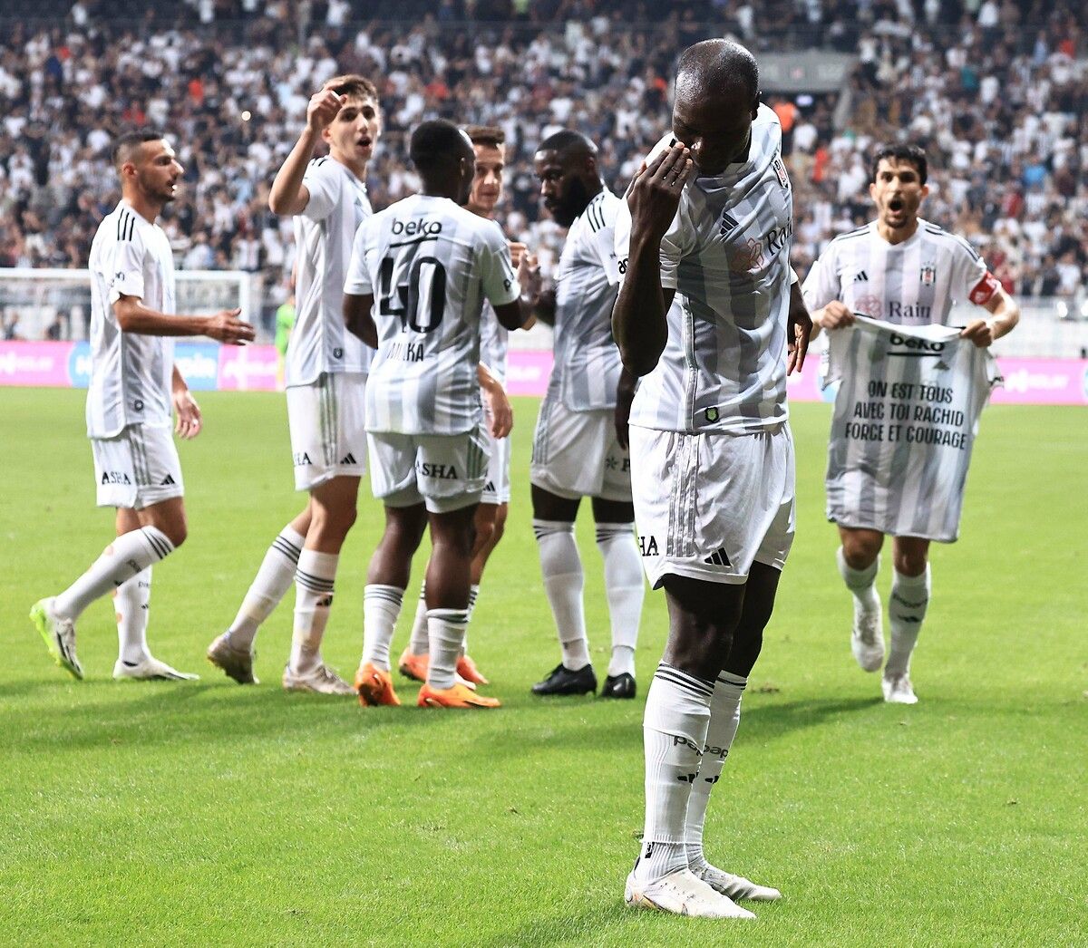 Fenerbahçe ve Beşiktaş'a Avrupa'da kupa kaldırmak yasak: Gidin finali nerede oynarsanız oynayın! 4