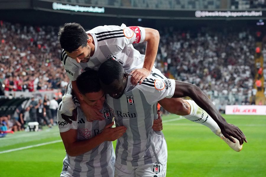 Ahmet Nur Çebi ve Şenol Güneş'i istifaya götürecek 2 ayrılık! Aboubakar'ın yarısı kadar almıyorlar 12