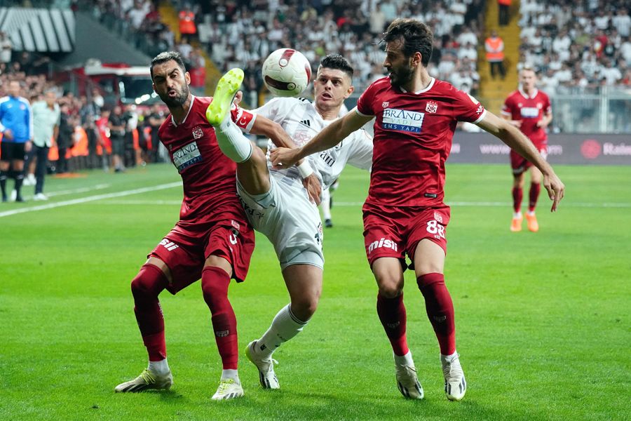 Ahmet Nur Çebi ve Şenol Güneş'i istifaya götürecek 2 ayrılık! Aboubakar'ın yarısı kadar almıyorlar 16
