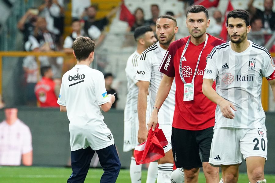 Ahmet Nur Çebi ve Şenol Güneş'i istifaya götürecek 2 ayrılık! Aboubakar'ın yarısı kadar almıyorlar 8