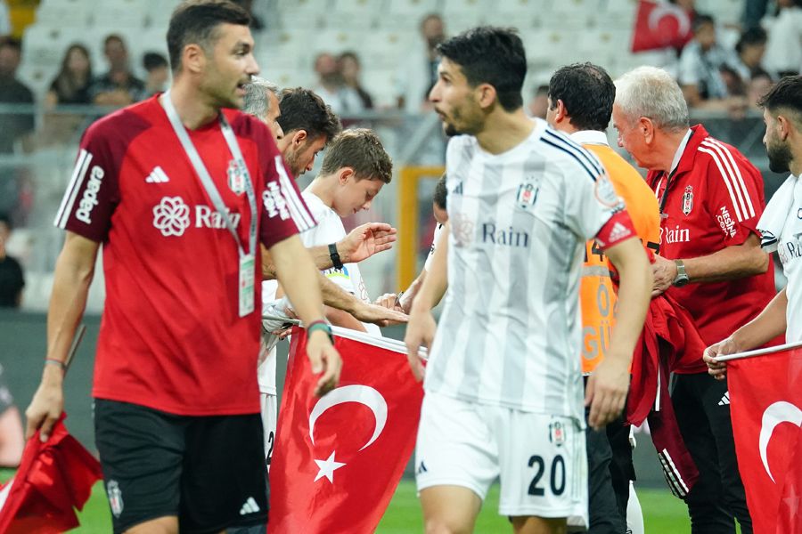 Ahmet Nur Çebi ve Şenol Güneş'i istifaya götürecek 2 ayrılık! Aboubakar'ın yarısı kadar almıyorlar 10