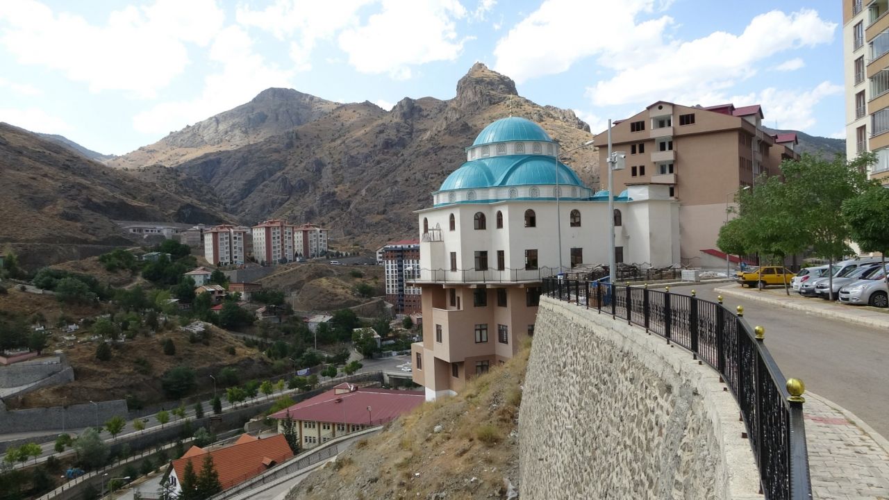 Gümüşhane’deki 6 katlı apartman camiyi gören bir daha bakıyor: "Müteahhit günahlarını affettirmek için yaptı" 6