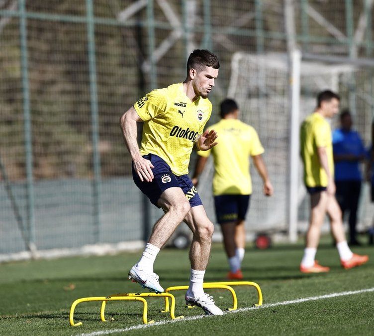 Ali Koç Merve Çetin'in özel tezahürat yaptığı yıldızı transfer ediyor! 8