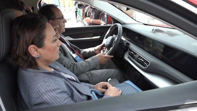 CHP'li vekiller Togg fabrikasını gezdi: Hayran kaldılar 1