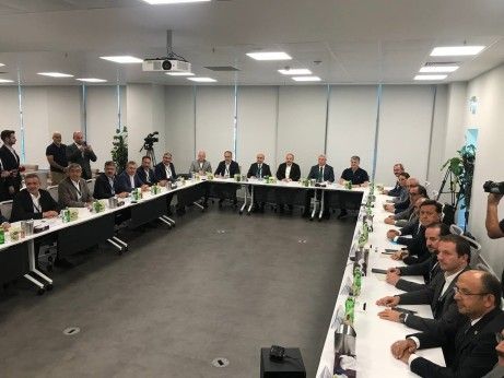 CHP'li vekiller Togg fabrikasını gezdi: Hayran kaldılar 4