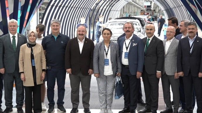 CHP'li vekiller Togg fabrikasını gezdi: Hayran kaldılar 7