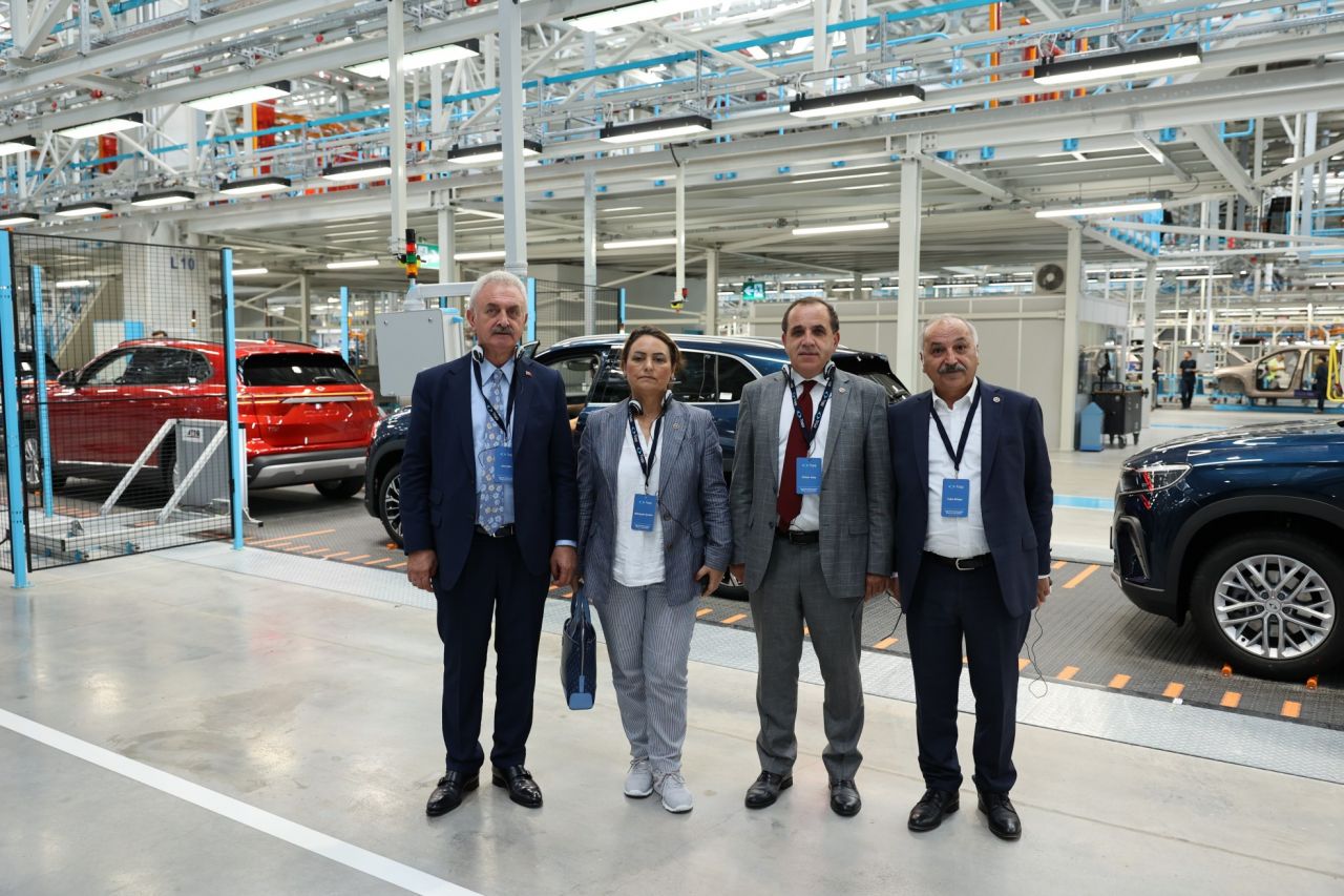 CHP'li vekiller Togg fabrikasını gezdi: Hayran kaldılar 9