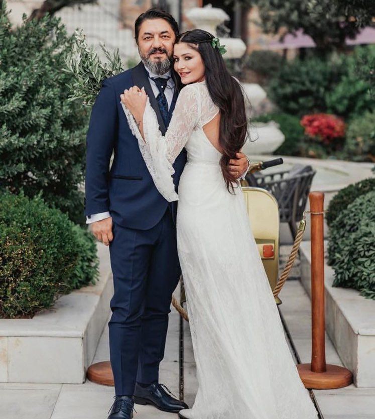 Deniz Çakır, Bilgehan Baykal ile evlendi! Gelinlik tercihi dikkat çekti 1
