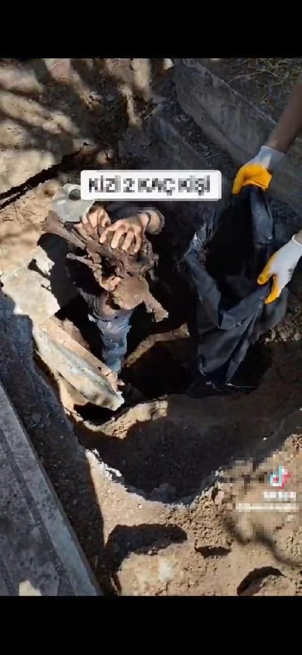 Mezar açma işlemi yapan görevli çıkardığı kemikleri ve kafatasını fırlatıp alay etti! Üstüne bir de TikTok'ta paylaştı... 8