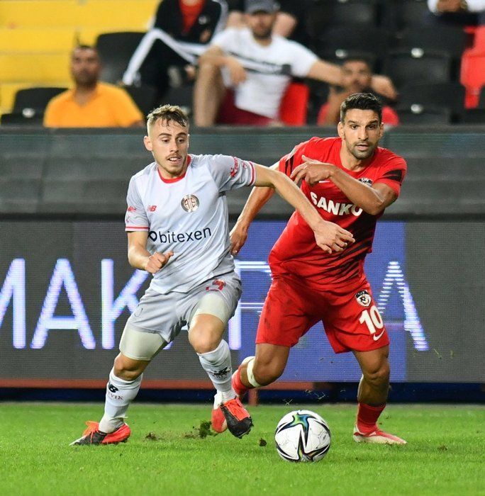 Erden Timur yeni Gökhan Gönül'ü buldu! 3 milyon euro'dan aşağı inerlerse transfer bitecek 11