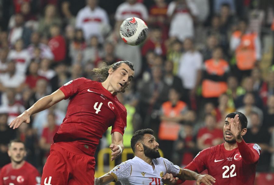 Kuntz'un yerine Mesut Özil ismini duyunca ortalığı yıktı: O önce Türk vatandaşı olsun 10