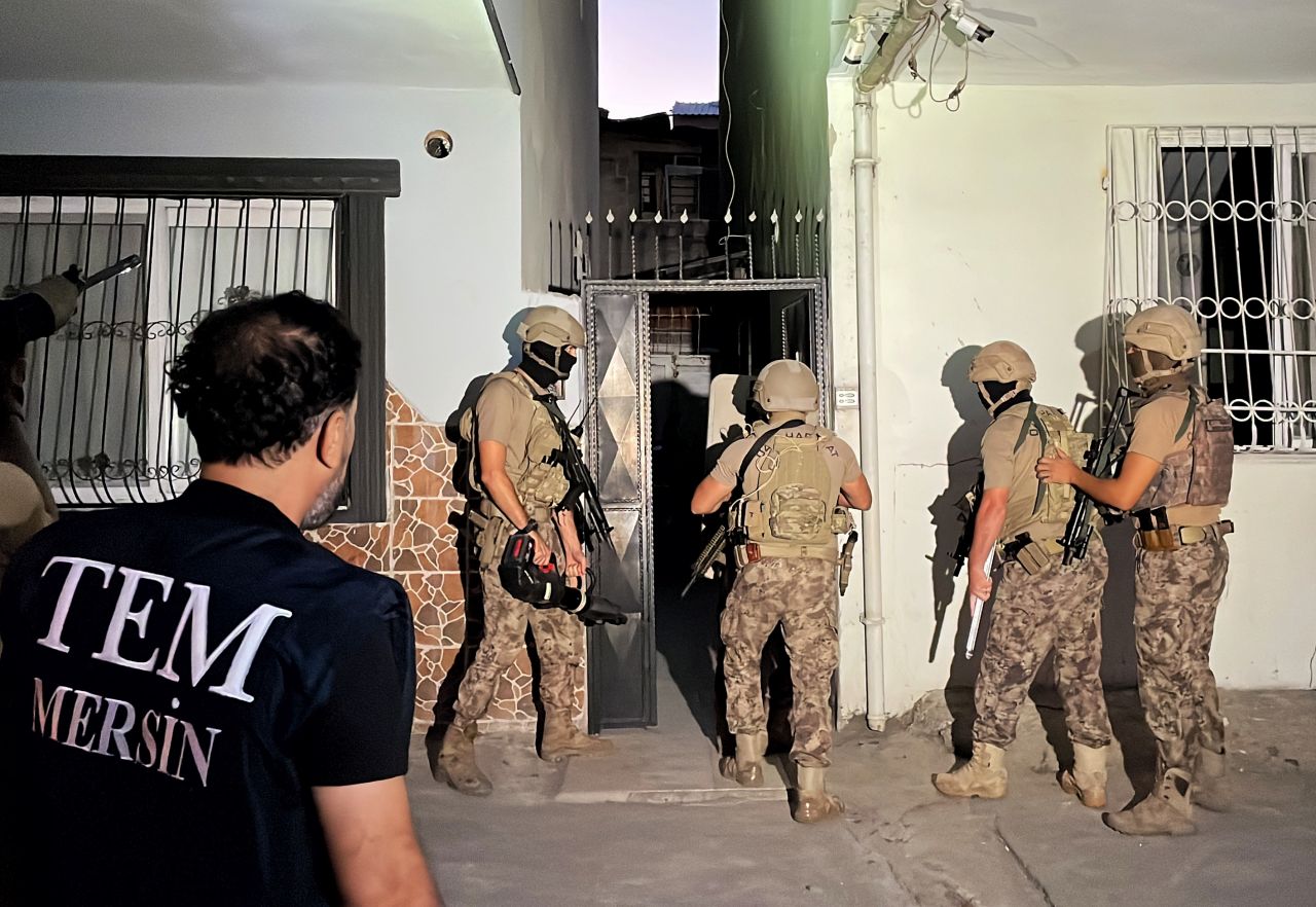 Mersin'de PKK, DEAŞ ve FETÖ'ye eş zamanlı şafak operasyonu! 1