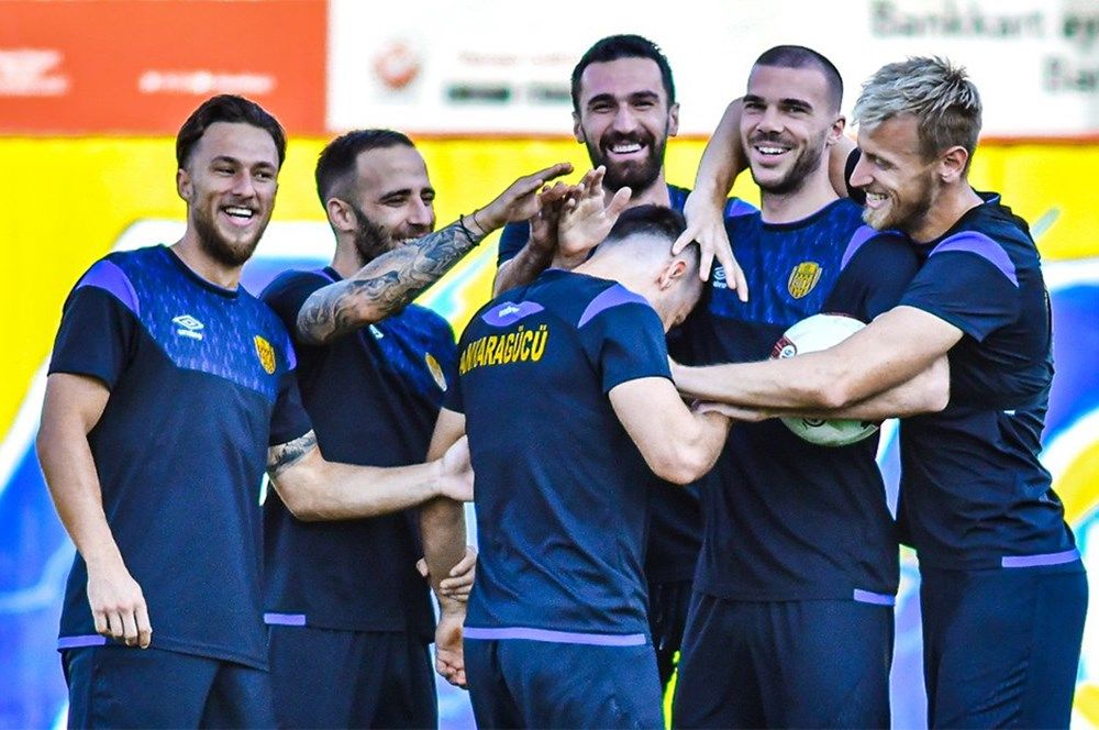 IFFHS ateşe benzini döktü! İlk 20'de sadece tek Türk ekibi var 21