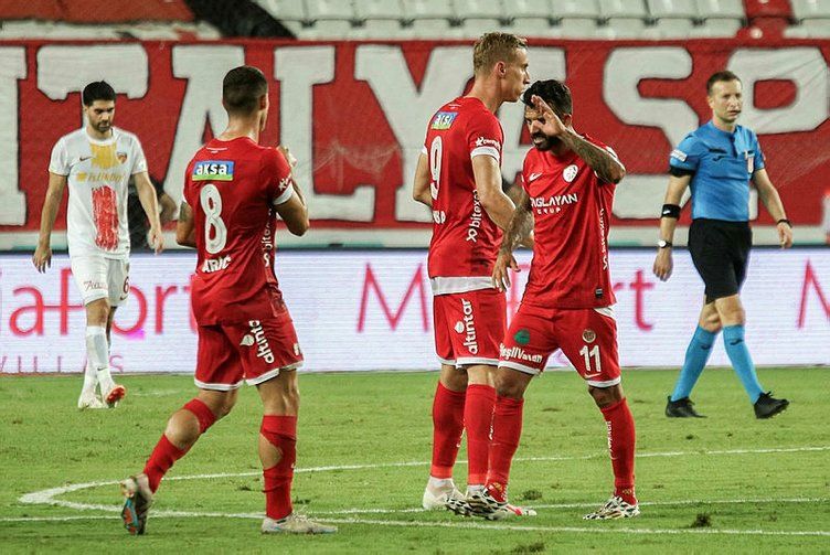 Fatih Terim'i 3 ayda çileden çıkaran 27 milyon euro'luk yıldızı Stanojevic kaptı 12