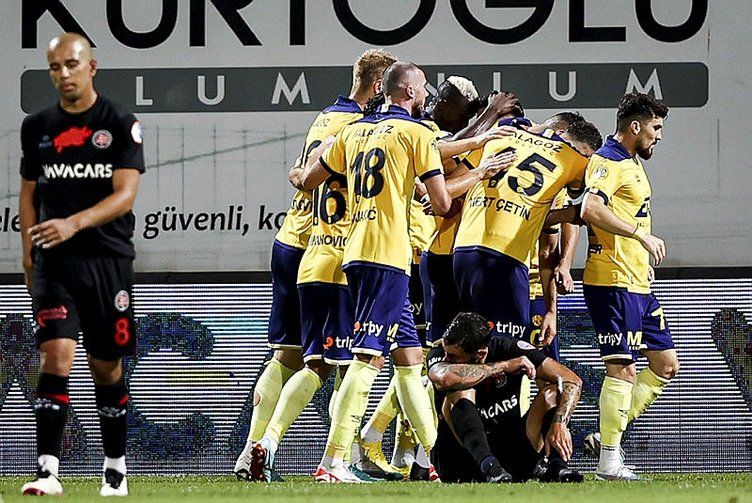 Fatih Terim'i 3 ayda çileden çıkaran 27 milyon euro'luk yıldızı Stanojevic kaptı 9