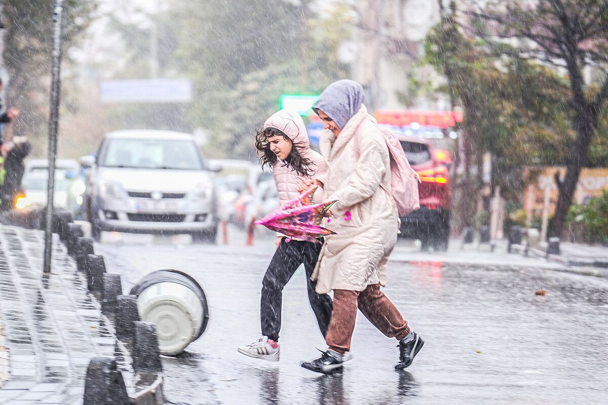 Meteoroloji'den İstanbul ve Karadeniz uyarısı! Kuvvetli sağanak geliyor... 2