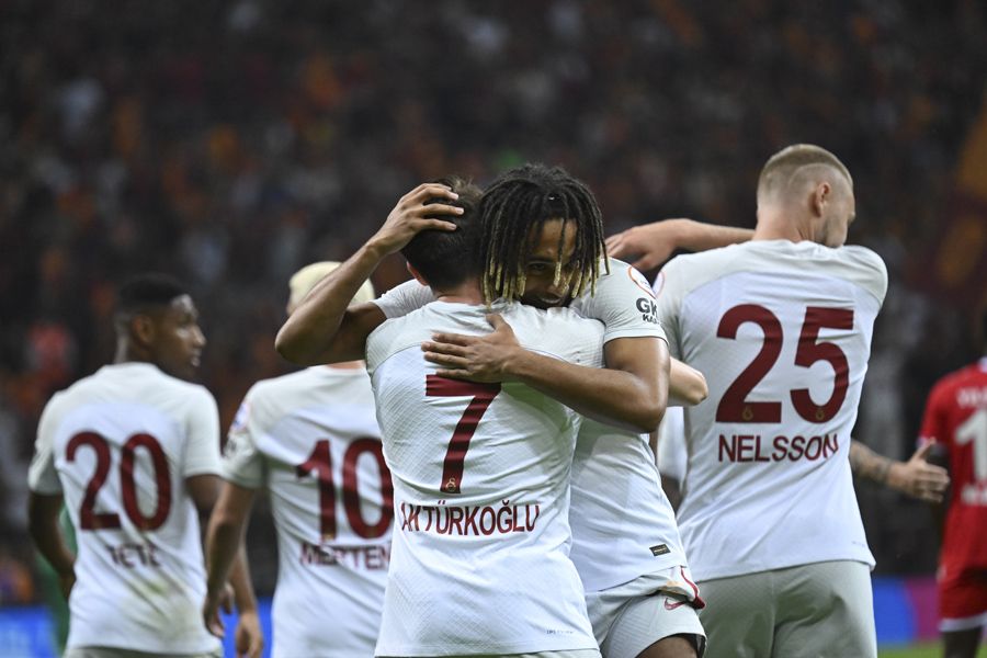 Angelino, Tete derken Okan Buruk'tan yıldız futbolcuya Şampiyonlar Ligi neşteri! 3