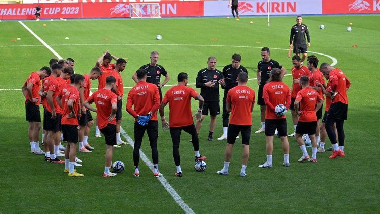 Hakan Çalhanoğlu, Uğurcan Çakır ve Cengiz Ünder'den Stefan Kuntz'a operasyon! 11