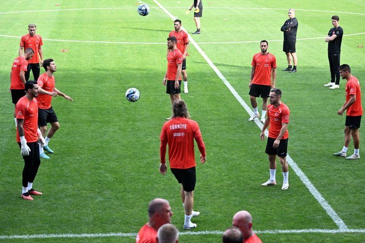 Hakan Çalhanoğlu, Uğurcan Çakır ve Cengiz Ünder'den Stefan Kuntz'a operasyon! 13