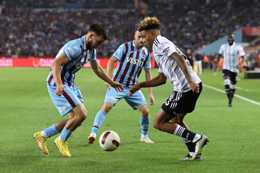 Şenol Güneş Fatih Terim'in 1 yıl peşinden koştuğu yıldız karşısında perişan oldu 12