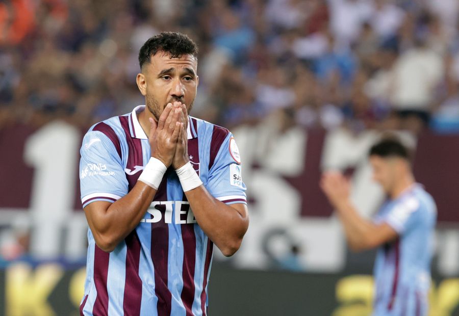 Şenol Güneş Fatih Terim'in 1 yıl peşinden koştuğu yıldız karşısında perişan oldu 17
