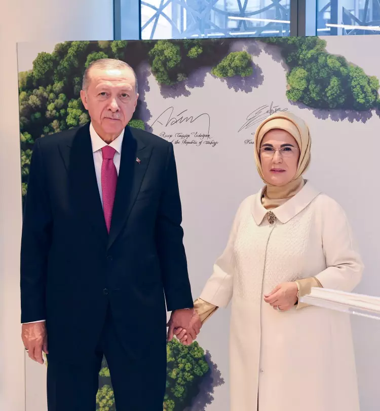 Cumhurbaşkanı Recep Tayyip Erdoğan, eşinin öncülüğündeki beyana ilk imzayı attı! 8