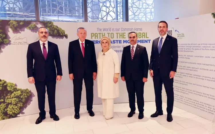 Cumhurbaşkanı Recep Tayyip Erdoğan, eşinin öncülüğündeki beyana ilk imzayı attı! 9